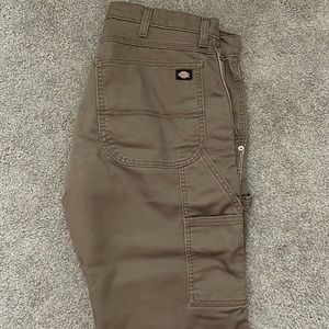 Brown dickies carpenter pant. Regular fit 34x32 men’s.